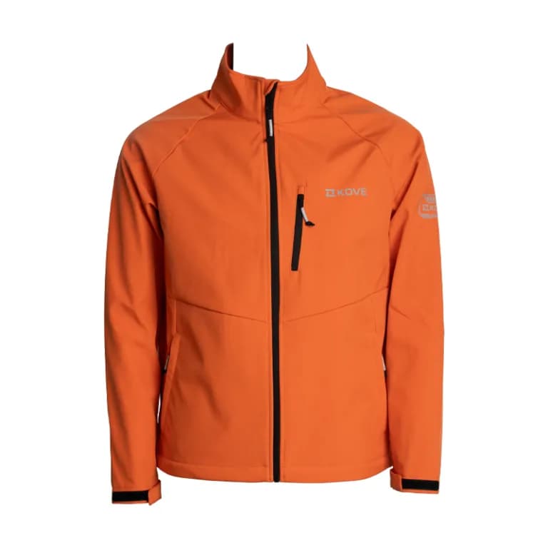 Chaqueta softshell naranja con cremallera central negra, cuello alto, bolsillo pectoral con cremallera y logotipo KOVE reflectante en el pecho